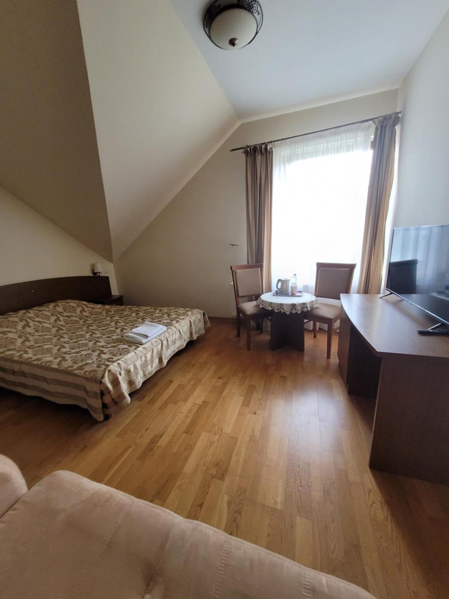 欢乐别墅旅馆 Radzewice 外观 照片
